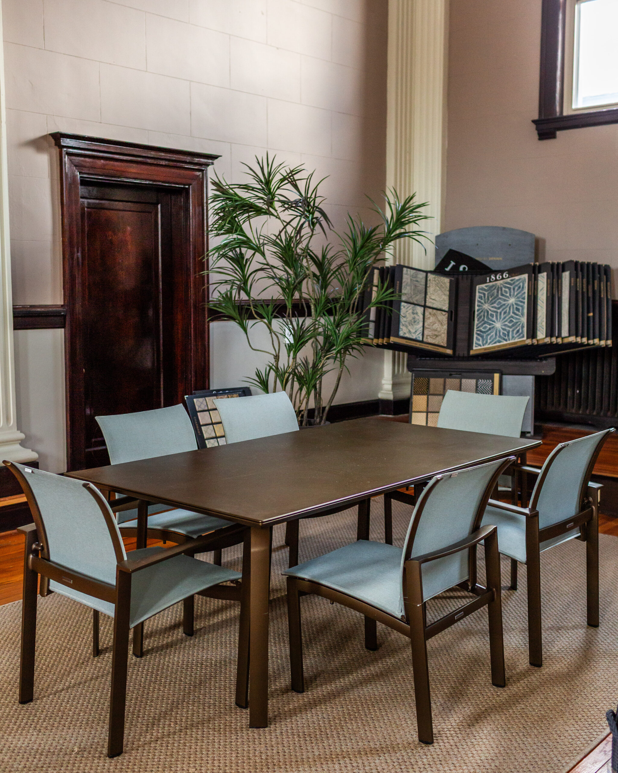 Warehouse_Brown Jordan parkway table