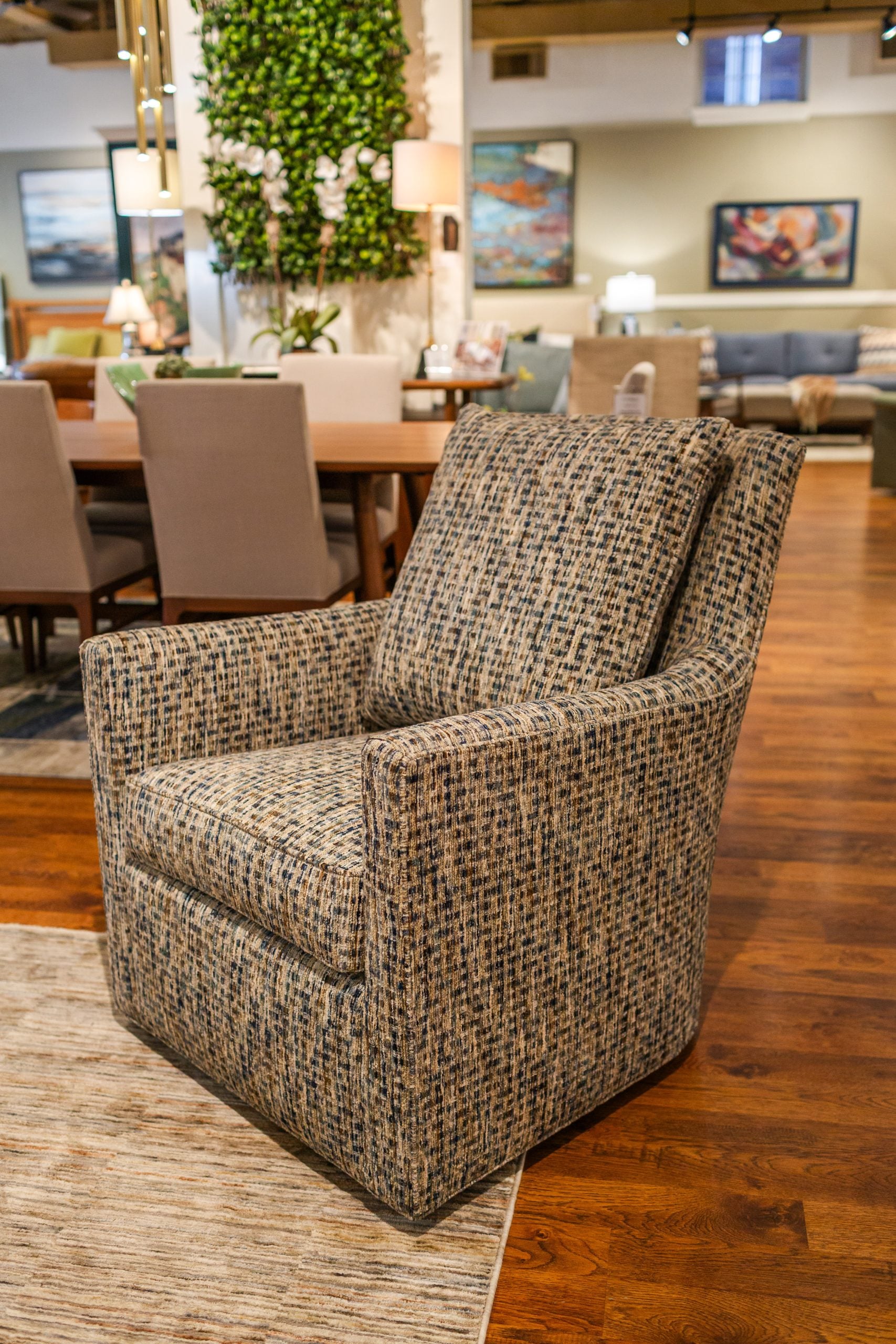 HH Swivel chair